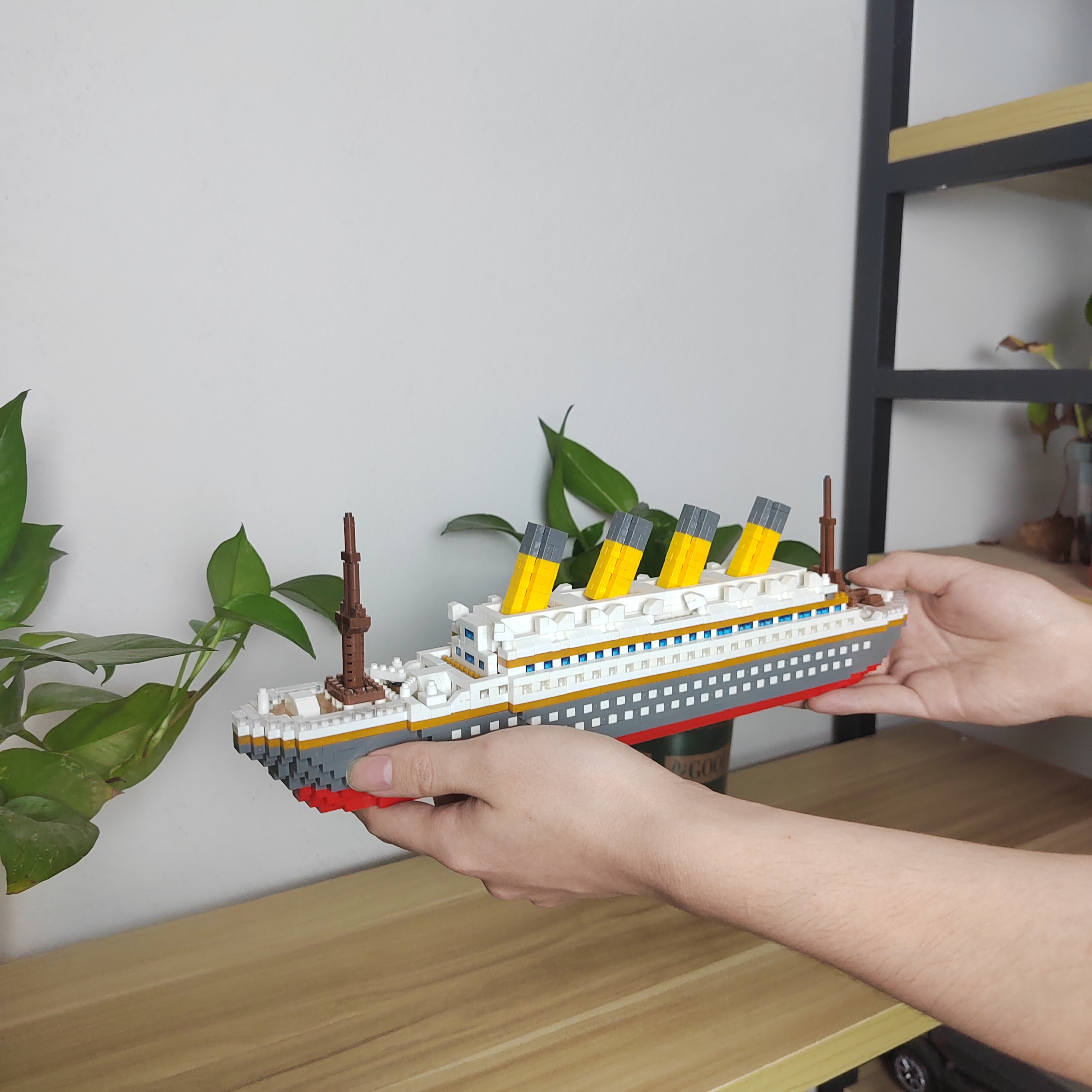 Exquisite Titanic Micro Mini B - đánh giá và giá Science Olympiad